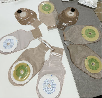 1 Piece Type Colostomy Reusable Ostomy Bag 60mm Dengan Penutupan Berbeda Stoma Bag